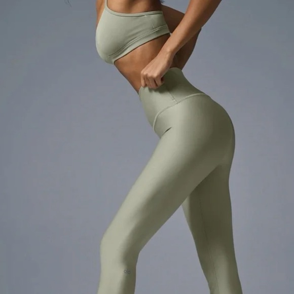 ALO Airlift Bra and Leggings Set - Picture 6 of 11